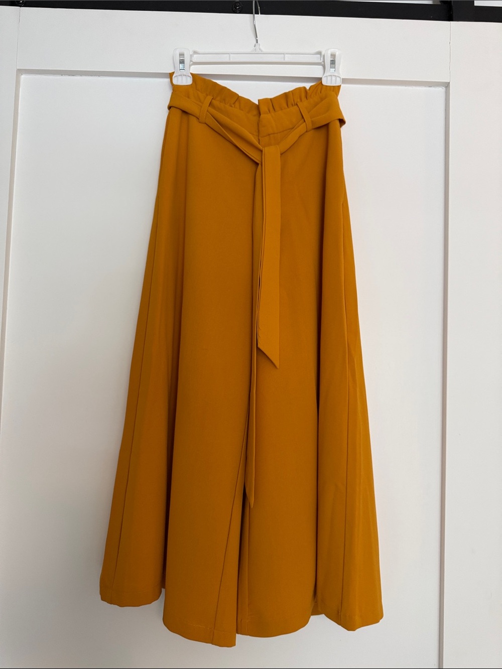 EUC DO+BE Wide leg crop pant